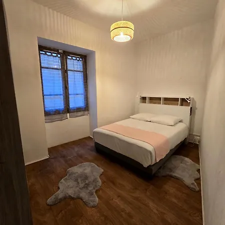 2 Chambres, Cuisine équipée * Beaucaire (Gard)